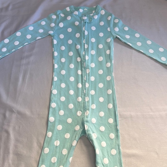 GAP NWOT Blue and White POLKA DOT snug fitting onesie sleeper - Picture 5 of 5